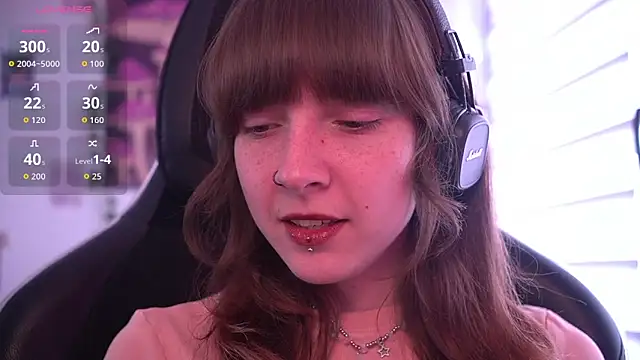 juliapie online show from May 15, 11:30 am