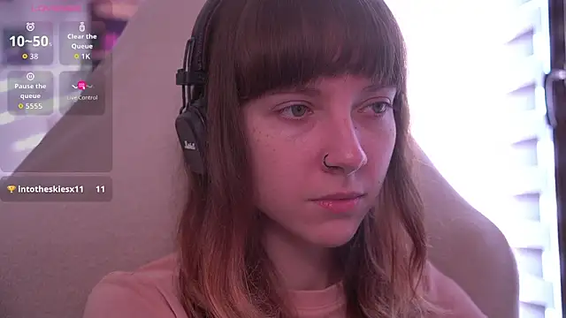 Snapshot of juliapie chatting on November 22, 8:35 am juliapie online show from November 22, 8:35 am