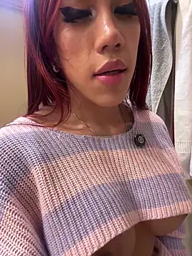 Snapshot of LushianaFitness chatting on February 15, 8:01 pm LushianaFitness online show from February 15, 8:01 pm