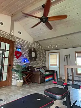 Snapshot of LushianaFitness chatting on November 8, 3:26 pm LushianaFitness online show from November 8, 3:26 pm