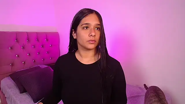 Snapshot of Maeena chatting on May 25, 5:55 pm Maeena online show from May 25, 5:55 pm