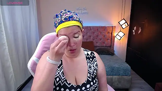 brithany smiith  online show from March 3, 2:44 am