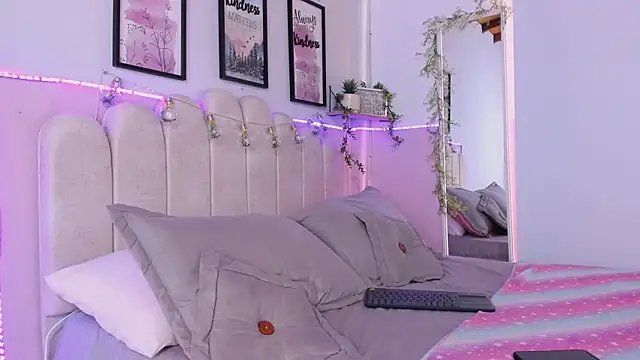 Snapshot of Camile_Diazzz chatting on January 30, 1:53 pm Camile Diazzz online show from January 30, 1:53 pm