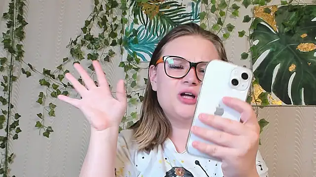 Snapshot of Seductive_She_Wolf chatting on September 29, 1:01 am Seductive She Wolf online show from September 29, 1:01 am