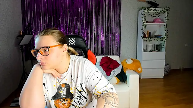 Snapshot of Seductive_She_Wolf chatting on March 18, 6:39 am Seductive She Wolf online show from March 18, 6:39 am