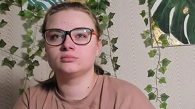 Snapshot of Seductive_She_Wolf chatting on October 18, 7:05 pm Seductive She Wolf online show from October 18, 7:05 pm