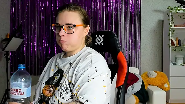 Snapshot of Seductive_She_Wolf chatting on March 18, 3:55 pm Seductive She Wolf online show from March 18, 3:55 pm