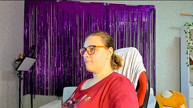 Snapshot of Seductive_She_Wolf chatting on March 19, 2:46 pm Seductive She Wolf online show from March 19, 2:46 pm