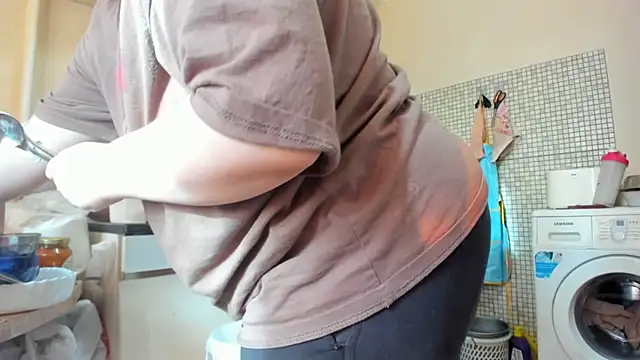 Seductive She Wolf online show from April 15, 2:43 pm