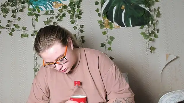 Snapshot of Seductive_She_Wolf chatting on October 6, 4:52 pm Seductive She Wolf online show from October 6, 4:52 pm