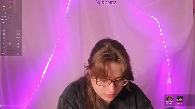 Snapshot of Seductive_She_Wolf chatting on July 8, 3:24 pm Seductive She Wolf online show from July 8, 3:24 pm