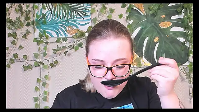 Snapshot of Seductive_She_Wolf chatting on September 27, 8:26 pm Seductive She Wolf online show from September 27, 8:26 pm