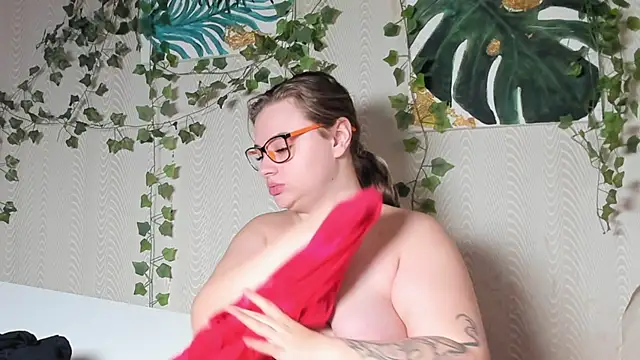 Snapshot of Seductive_She_Wolf chatting on October 2, 2:37 am Seductive She Wolf online show from October 2, 2:37 am