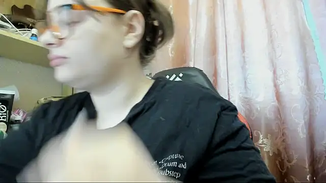 Seductive She Wolf online show from May 5, 6:11 pm