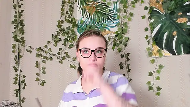 Snapshot of Seductive_She_Wolf chatting on November 6, 3:49 pm Seductive She Wolf online show from November 6, 3:49 pm