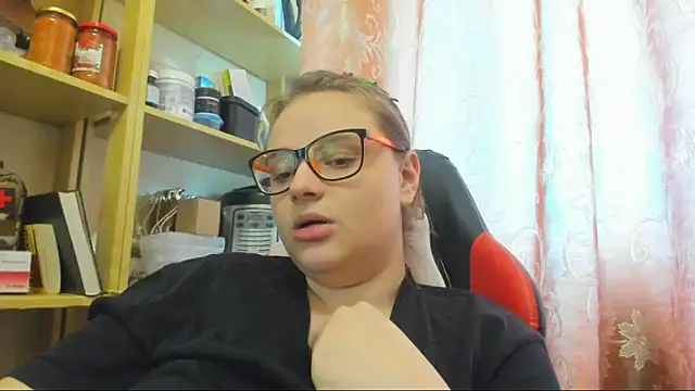 Seductive She Wolf online show from June 3, 2:56 am