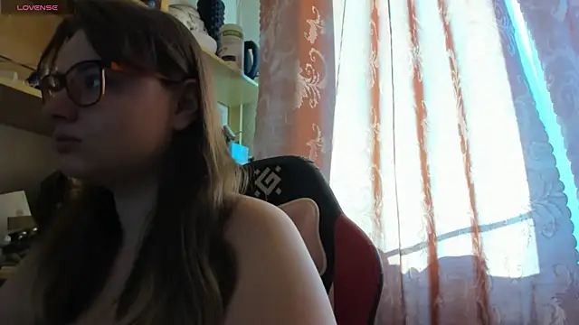 Seductive She Wolf online show from April 10, 3:52 pm