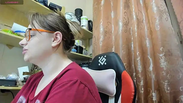 Seductive She Wolf online show from April 9, 7:20 pm