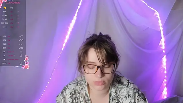 Snapshot of Seductive_She_Wolf chatting on June 24, 12:48 pm Seductive She Wolf online show from June 24, 12:48 pm