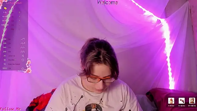 Snapshot of Seductive_She_Wolf chatting on June 9, 6:31 pm Seductive She Wolf online show from June 9, 6:31 pm