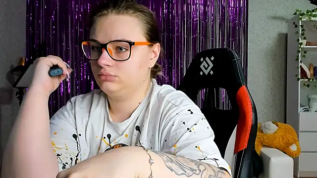 Snapshot of Seductive_She_Wolf chatting on March 18, 12:50 pm Seductive She Wolf online show from March 18, 12:50 pm