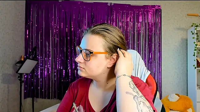 Snapshot of Seductive_She_Wolf chatting on March 19, 8:23 am Seductive She Wolf online show from March 19, 8:23 am