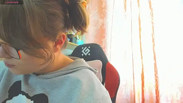 Seductive She Wolf online show from March 31, 2:30 pm