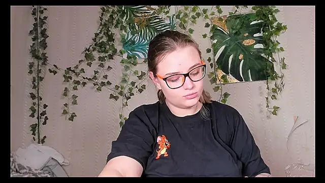 Snapshot of Seductive_She_Wolf chatting on October 20, 12:49 pm Seductive She Wolf online show from October 20, 12:49 pm