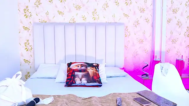 Mia-Monroe online show from November 21, 7:46 pm