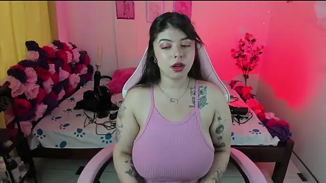 Snapshot of Jennie_Boobs_ chatting on February 5, 7:53 pm Jennie Boobs online show from February 5, 7:53 pm