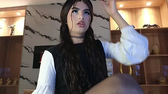 Sophia Cambpell online show from December 4, 9:25 pm