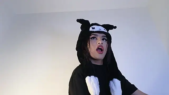 Sophia Cambpell online show from December 2, 9:27 pm