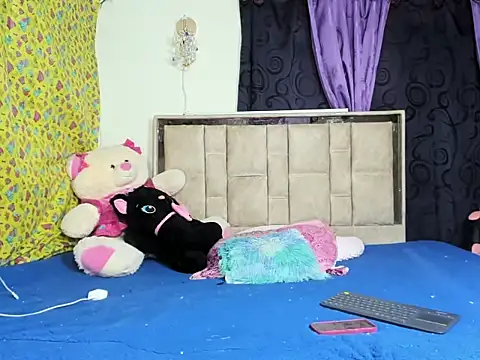 alanaanddaphne online show from May 5, 4:54 pm