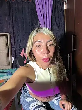 alanaanddaphne online show from May 19, 10:06 pm