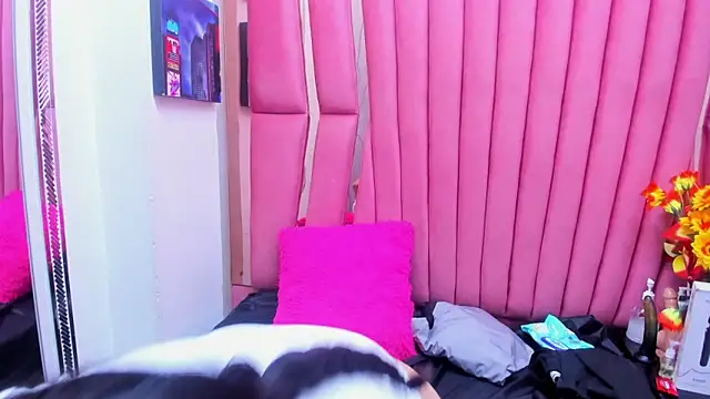 Snapshot of Sarah_Hornny chatting on March 3, 3:35 am Sarah Hornny online show from March 3, 3:35 am