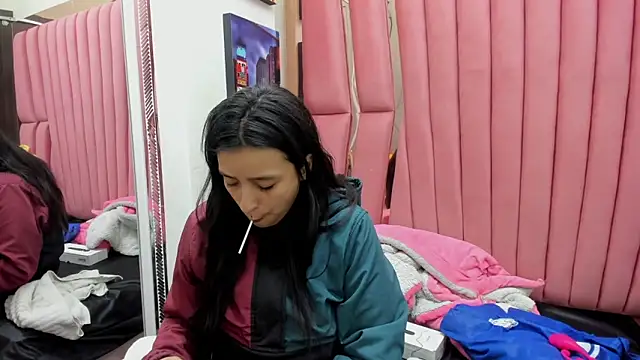 Snapshot of Sarah_Hornny chatting on February 5, 3:24 am Sarah Hornny online show from February 5, 3:24 am