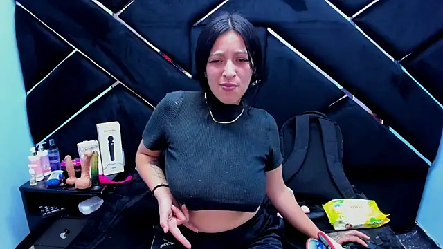 Snapshot of Sarah_Hornny chatting on November 12, 4:27 am Sarah Hornny online show from November 12, 4:27 am