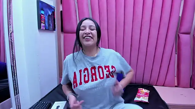 Snapshot of Sarah_Hornny chatting on December 21, 4:03 am Sarah Hornny online show from December 21, 4:03 am