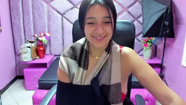 Snapshot of Sarah_Hornny chatting on March 11, 3:04 am Sarah Hornny online show from March 11, 3:04 am
