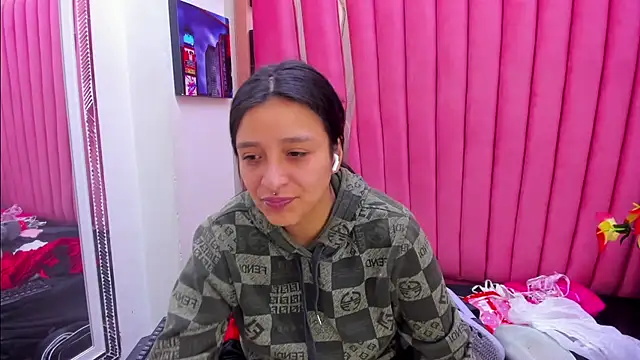 Snapshot of Sarah_Hornny chatting on February 15, 3:07 am Sarah Hornny online show from February 15, 3:07 am