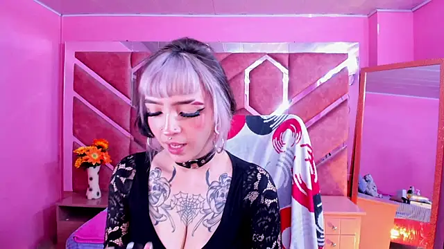 Samantha Smiith online show from April 19, 4:02 am