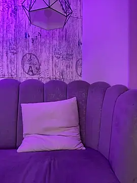 AbyThompson online show from October 18, 1:35 pm