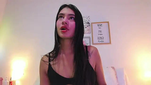 Snapshot of LaurenRodriiguez chatting on February 27, 12:38 pm LaurenRodriiguez online show from February 27, 12:38 pm