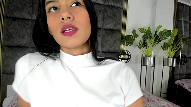 Snapshot of LaurenRodriiguez chatting on March 6, 12:41 pm LaurenRodriiguez online show from March 6, 12:41 pm