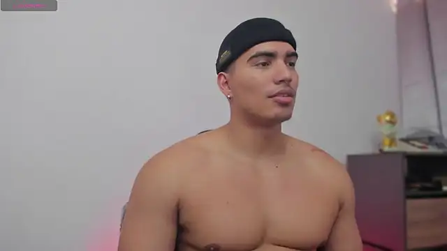 Snapshot of JamesGraay chatting on December 5, 6:50 pm JamesGraay online show from December 5, 6:50 pm