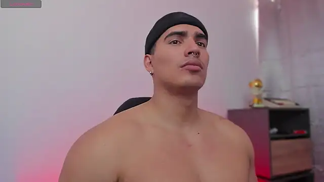 Snapshot of JamesGraay chatting on November 18, 6:55 pm JamesGraay online show from November 18, 6:55 pm