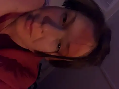 Snapshot of KatieBARBiE98 chatting on May 17, 3:50 am KatieBARBiE98 online show from May 17, 3:50 am