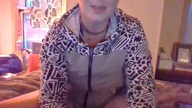Snapshot of KatieBARBiE98 chatting on December 16, 9:41 pm KatieBARBiE98 online show from December 16, 9:41 pm