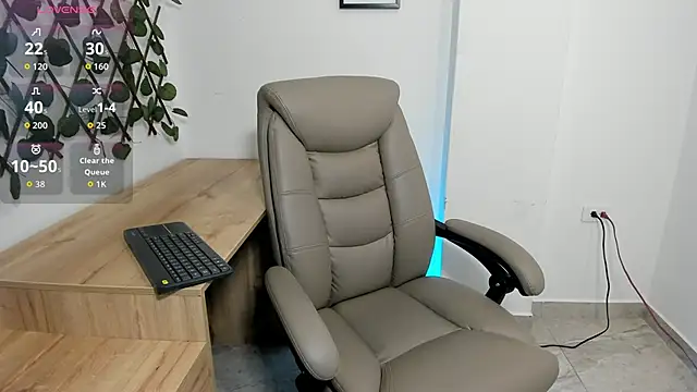 Madeleine  w online show from March 6, 12:05 am