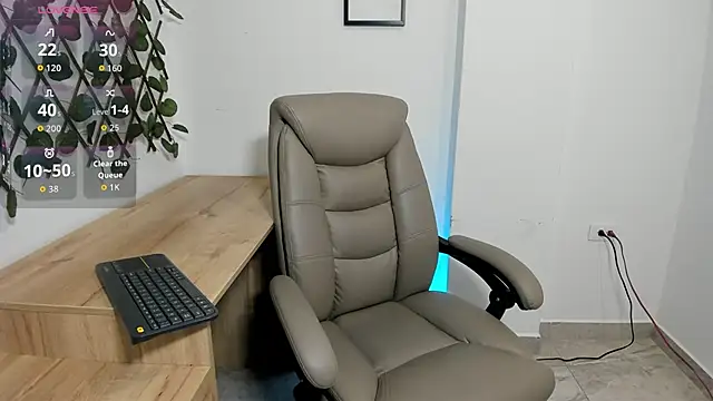 Madeleine  w online show from March 8, 12:05 am